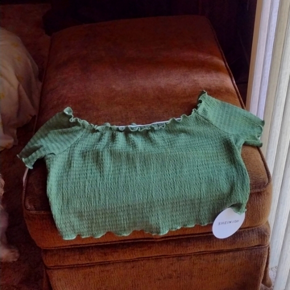 Crop top! - Picture 2 of 3